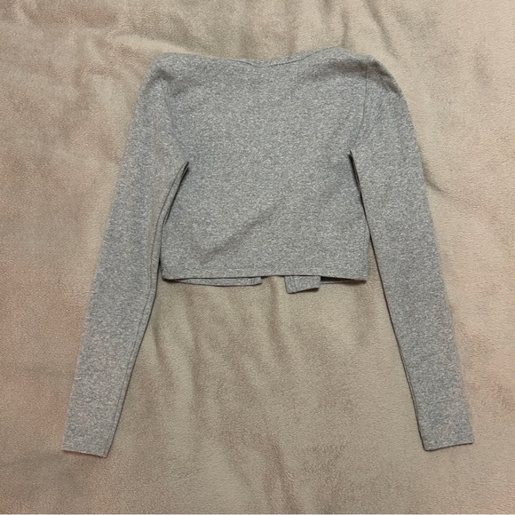 Aritzia Sunday Best Apple Longsleeve - Picture 2 of 3